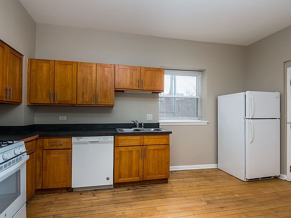 2nd image of 6038 S Prairie Ave #2
