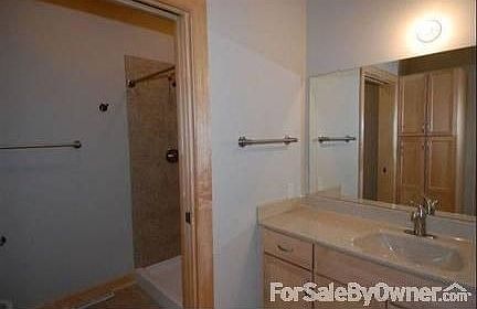 5th image of 2292 N Swan Blvd
