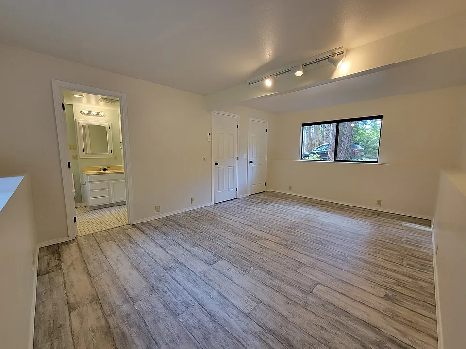 160 Foxfield Dr