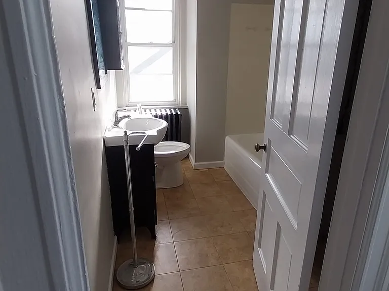 230 Green St #3 — Photo 2