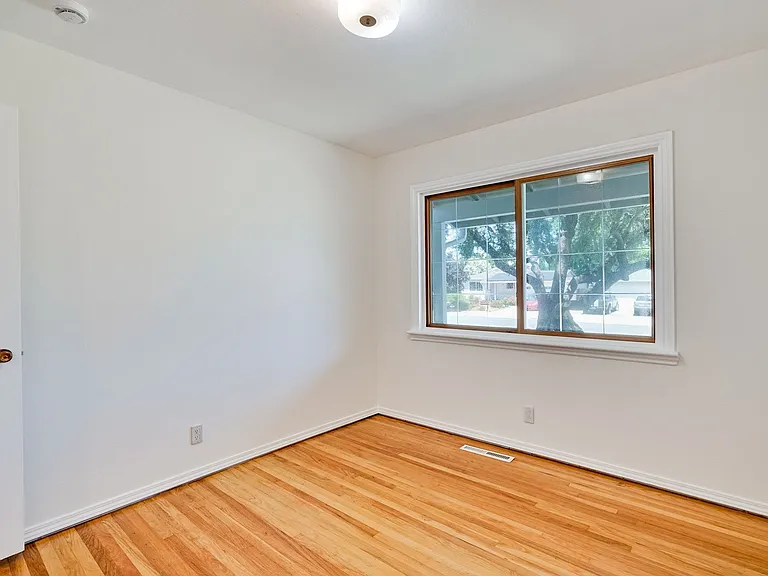 1572 Tobias Dr — Photo 26