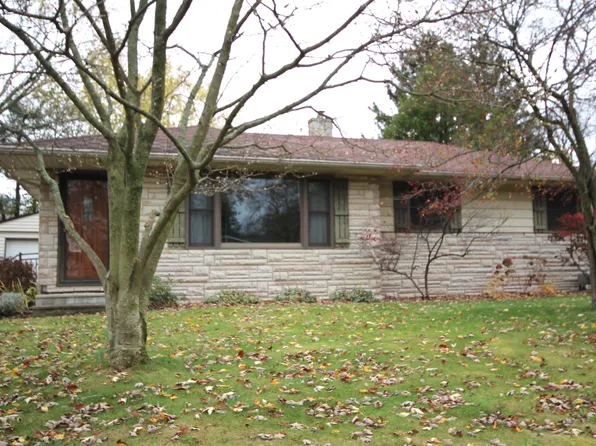 6822 Bluegrass St, Portage, MI 49024