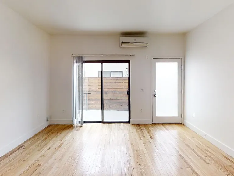 3102 London St #3110 — Photo 5