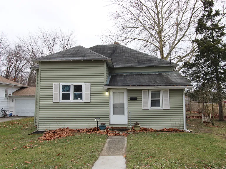 207 E Franklin St — Photo 1
