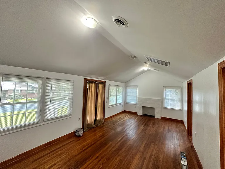 312 W Williamson St — Photo 6