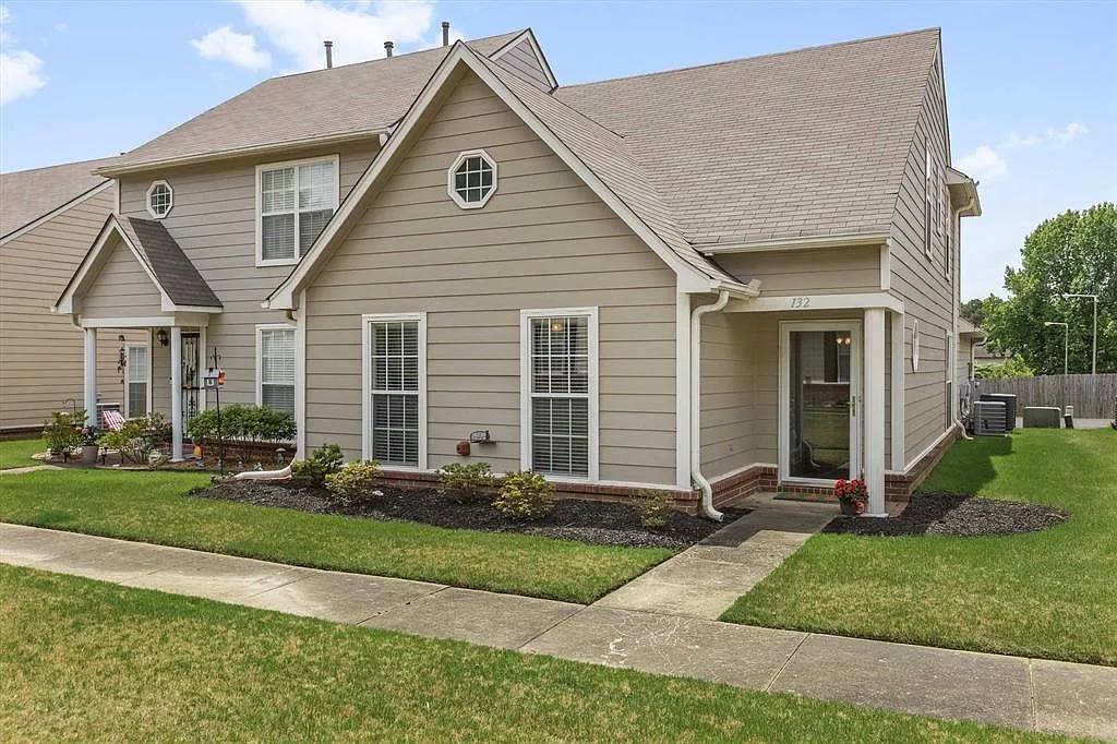 3 bed, 2.0 bath, 1668 sqft, $1,900 — Photo 2
