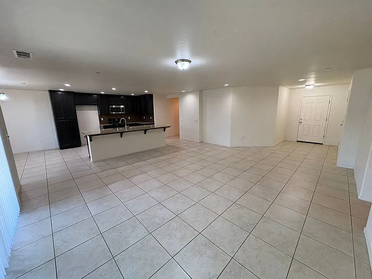 2132 E Sweet Ave — Photo 18