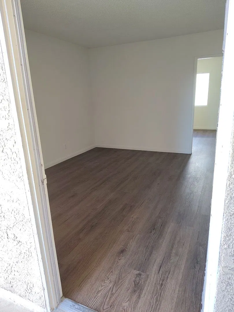T and R Properties II — Photo 3