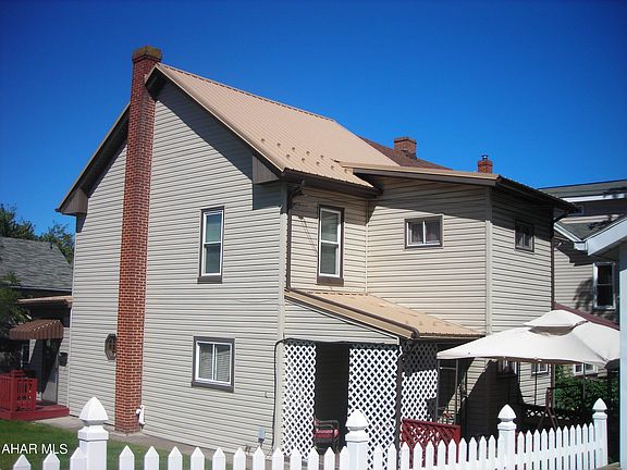 4th image of 329 1st Ave