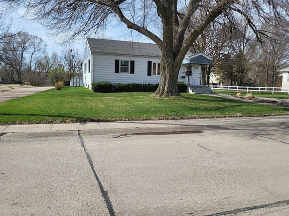 4th image of 315 E 5th St