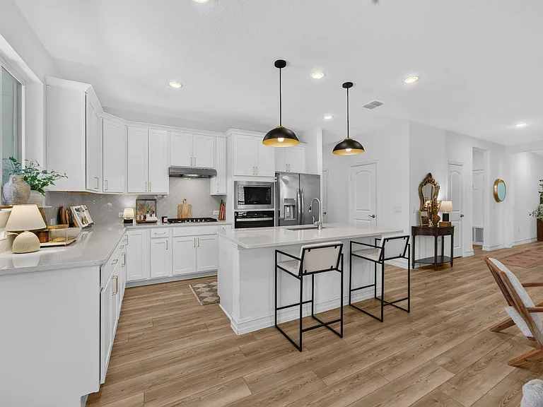 1109 Nathan Ln — Photo 10