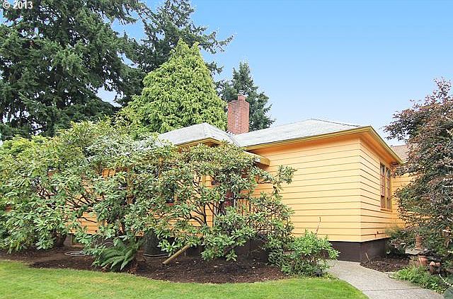 2nd image of 4444 NE 35th Pl