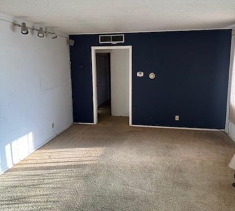 4th image of 1504 Fairfield Dr
