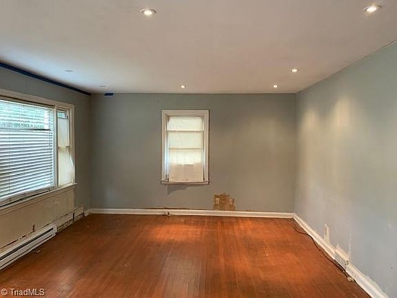 4th image of 900 Hern Ave