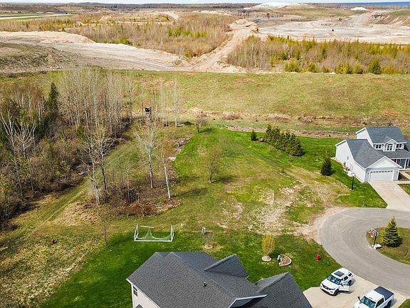 2nd image of Applewood Dr Unit 15
