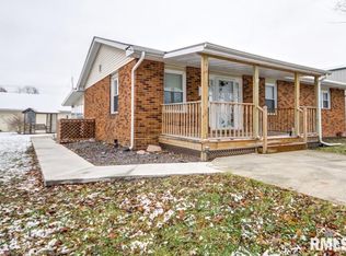 318 S Dye St, Virden, IL 62690