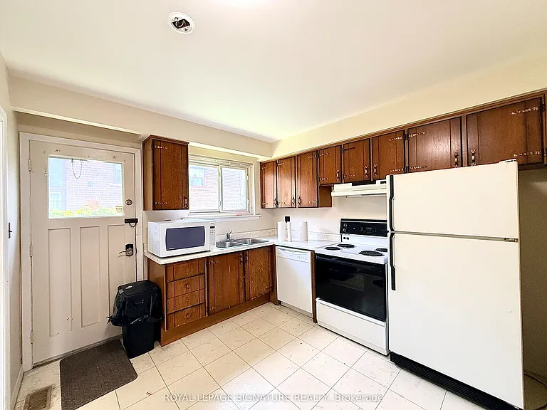 77 Porterfield Rd — Photo 6