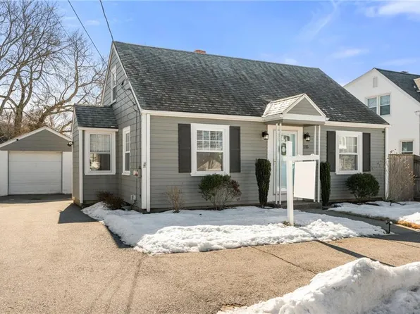 215 London Ave, Pawtucket, RI 02861