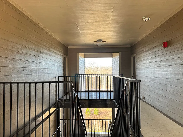 Bellwood Lake Apartments — Photo 2