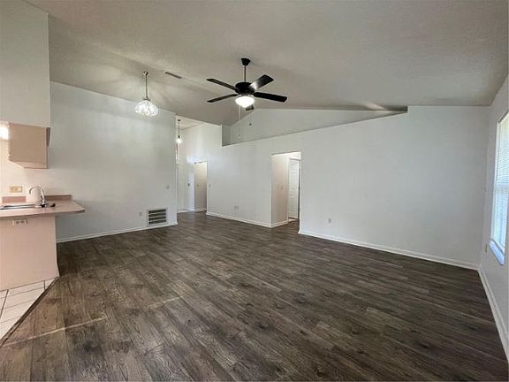 4th image of 2438 Nectarine Rd