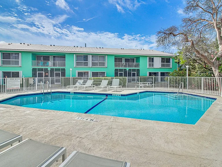9860 Leeward Ave #ID1307094P — Photo 20