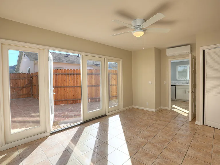 826 Alberta Ave — Photo 2