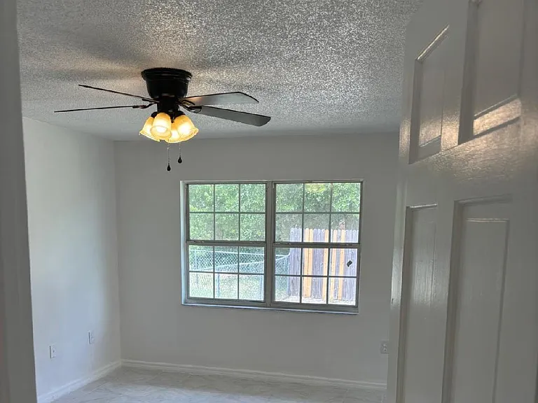 658 Royalty Ct — Photo 19