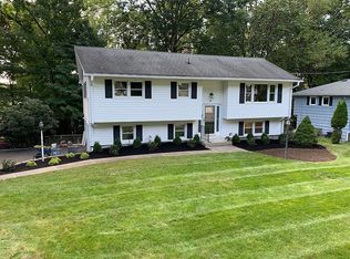 4 Gary Ct, Park Ridge, NJ 07656