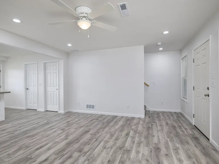 211 Level St — Photo 5