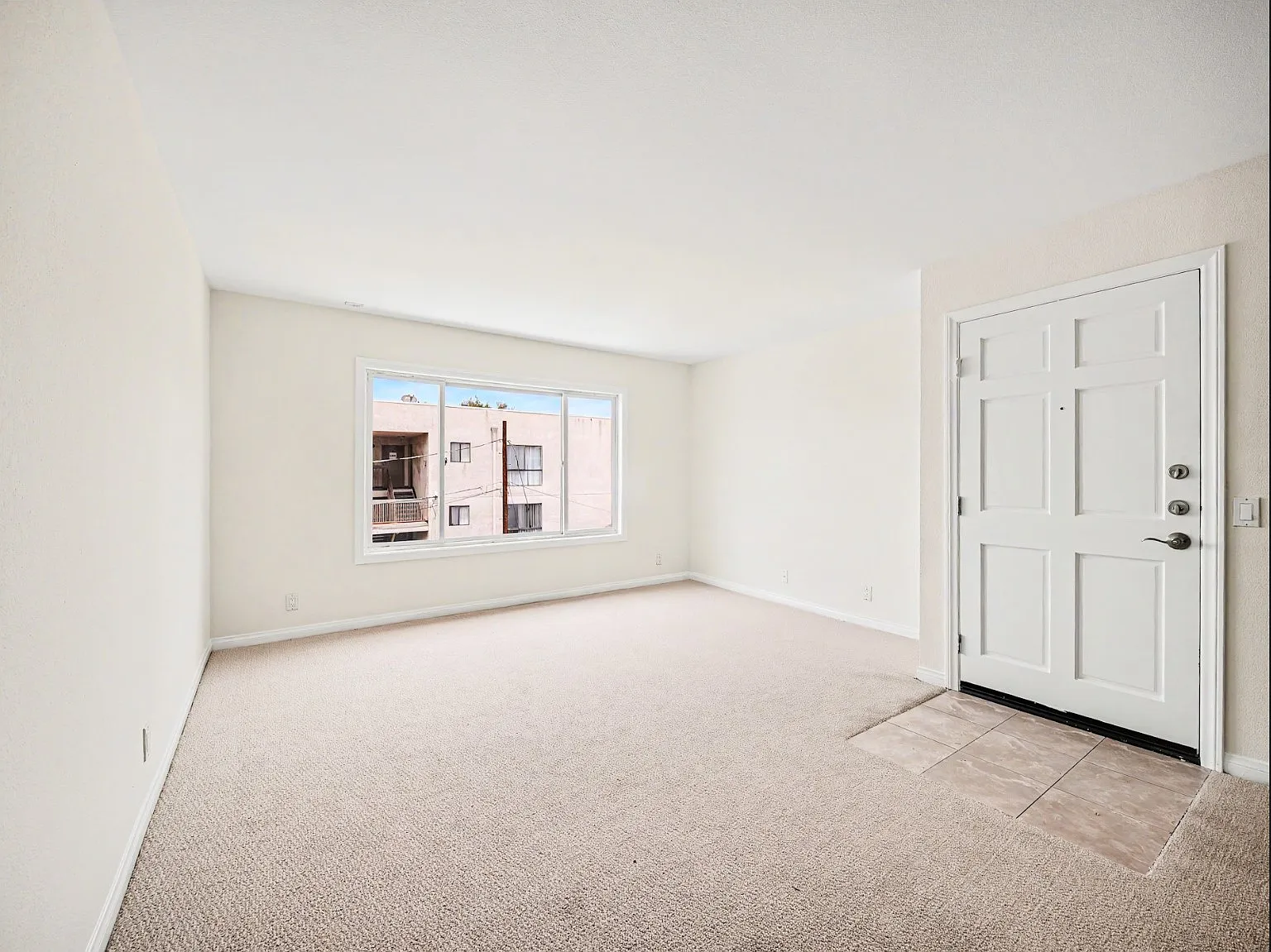 2 bed, 840 sqft, $2,400 — Photo 4