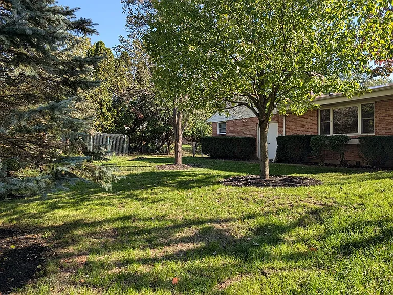 5253 Vernadale Dr — Photo 40