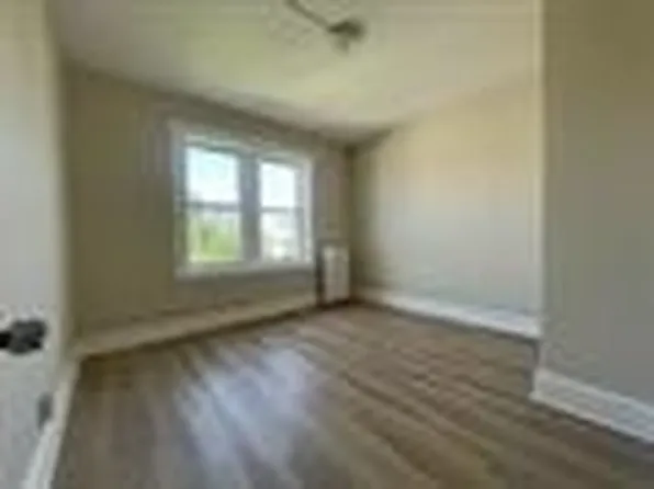 185 Garfield Avenue image 3 of 8