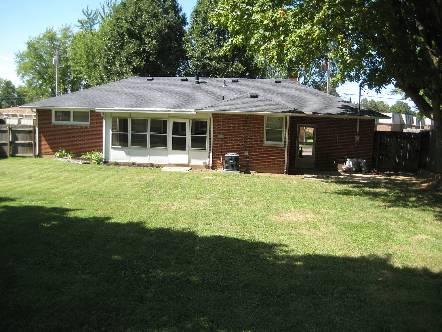 3 bed, 1206 sqft, $1,200 — Photo 2