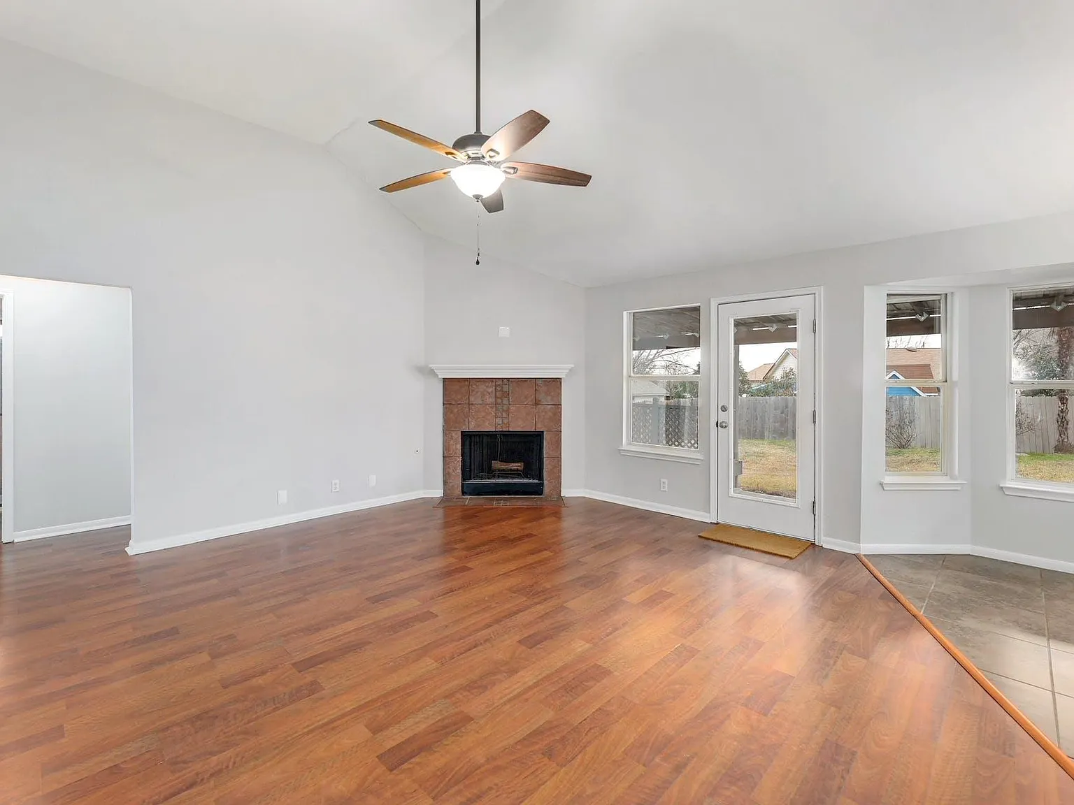 4 bed, 2.0 bath, 1355 sqft, $1,895 — Photo 3