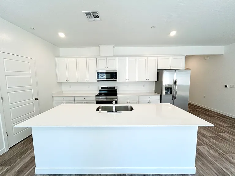 4456 Bellaire Ave — Photo 4