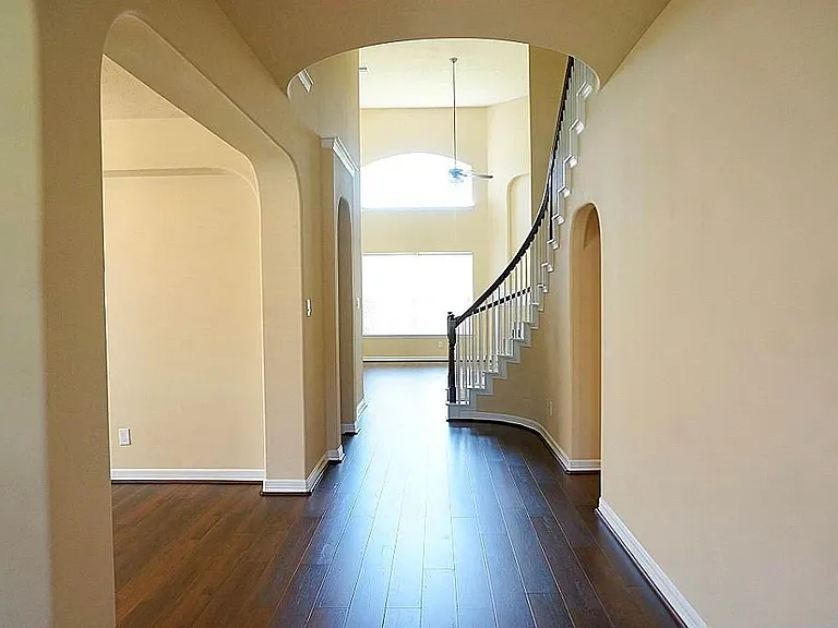 3319 Hawkins Glen Ln — Photo 2