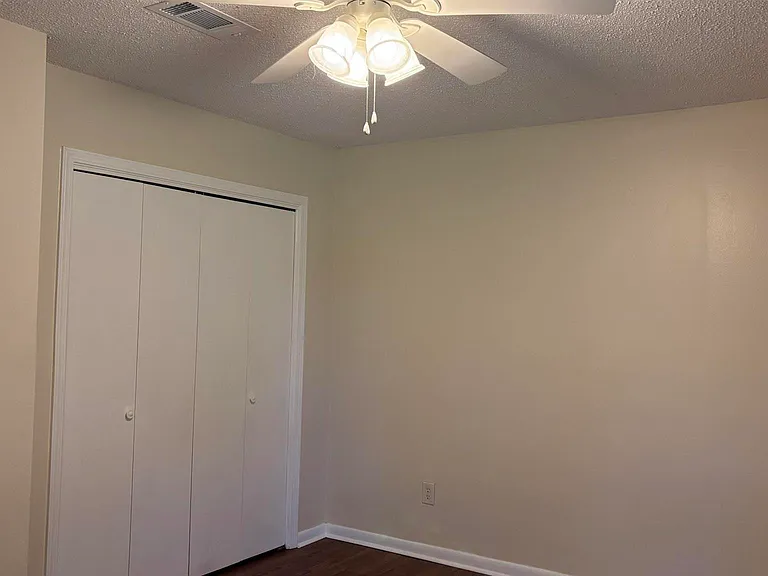 3255 Maplewood Dr — Photo 18