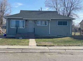 712 S 1st St, Hardin, MT 59034