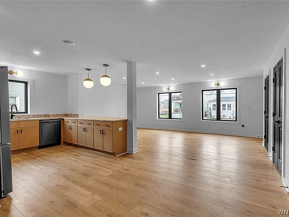 5th image of 780 S Division St