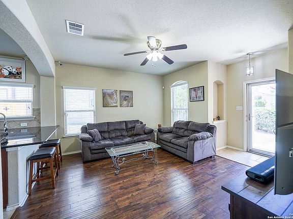 3rd image of 9827 Marbach Bend