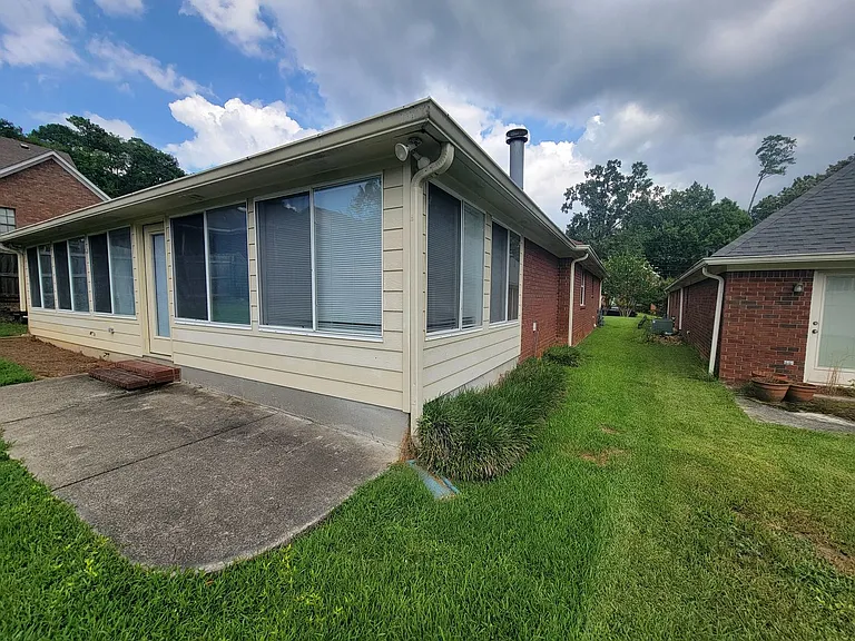 2910 Pointewest Dr — Photo 25