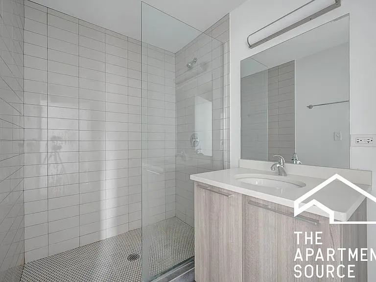 930 W Dakin St #2 — Photo 6