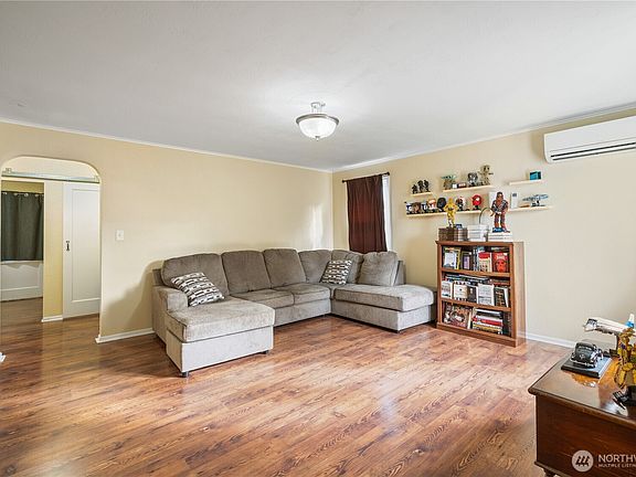 3rd image of 1002 N 10th Avenue