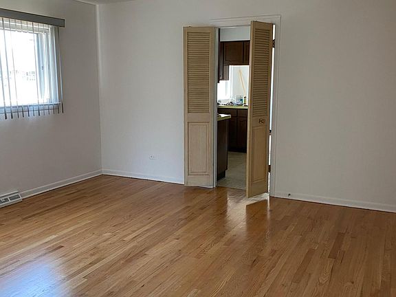 4th image of 8421 McCormick Blvd