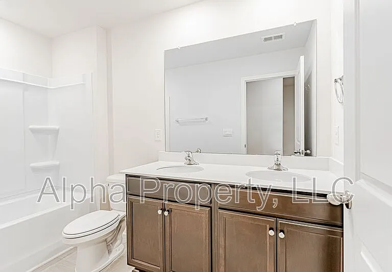 1210 Murdock Cir — Photo 16