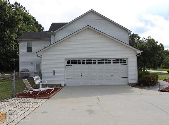 4th image of 3685 Cobblestone Dr