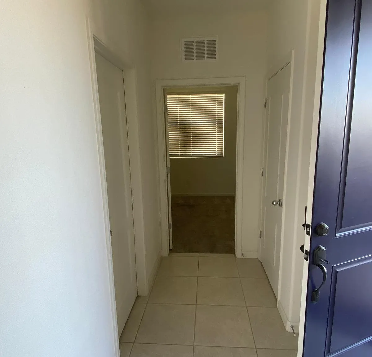 4 bed, 2024 sqft, $3,190 — Photo 4