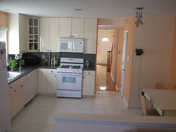 OPEN KITCHEN