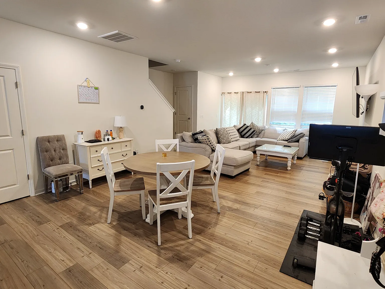 3 bed, 1466 sqft, $2,000 — Photo 4