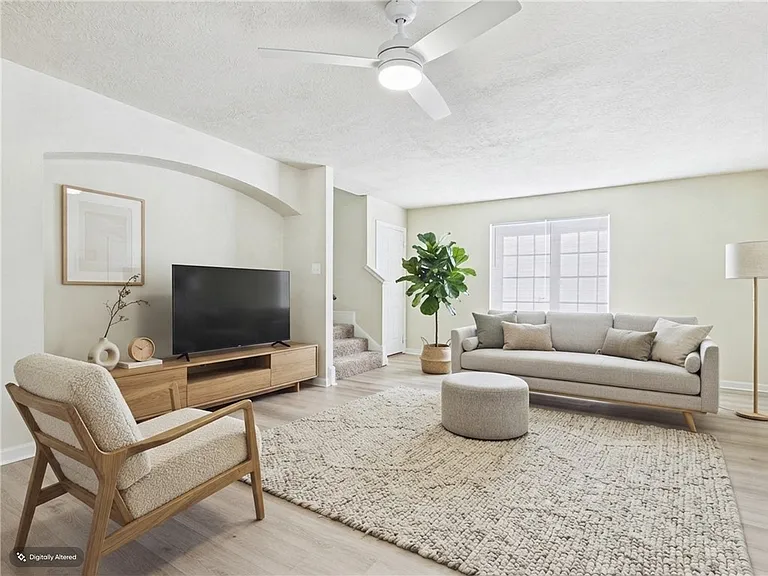 513 Camp Ct N — Photo 2